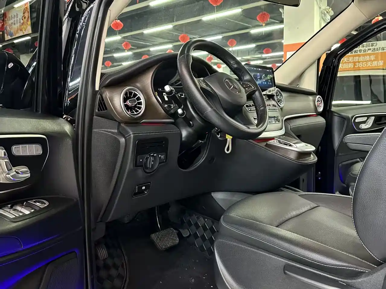 Mercedes-Benz Vito 2023 2.0T Elite 7-Seater фото 8