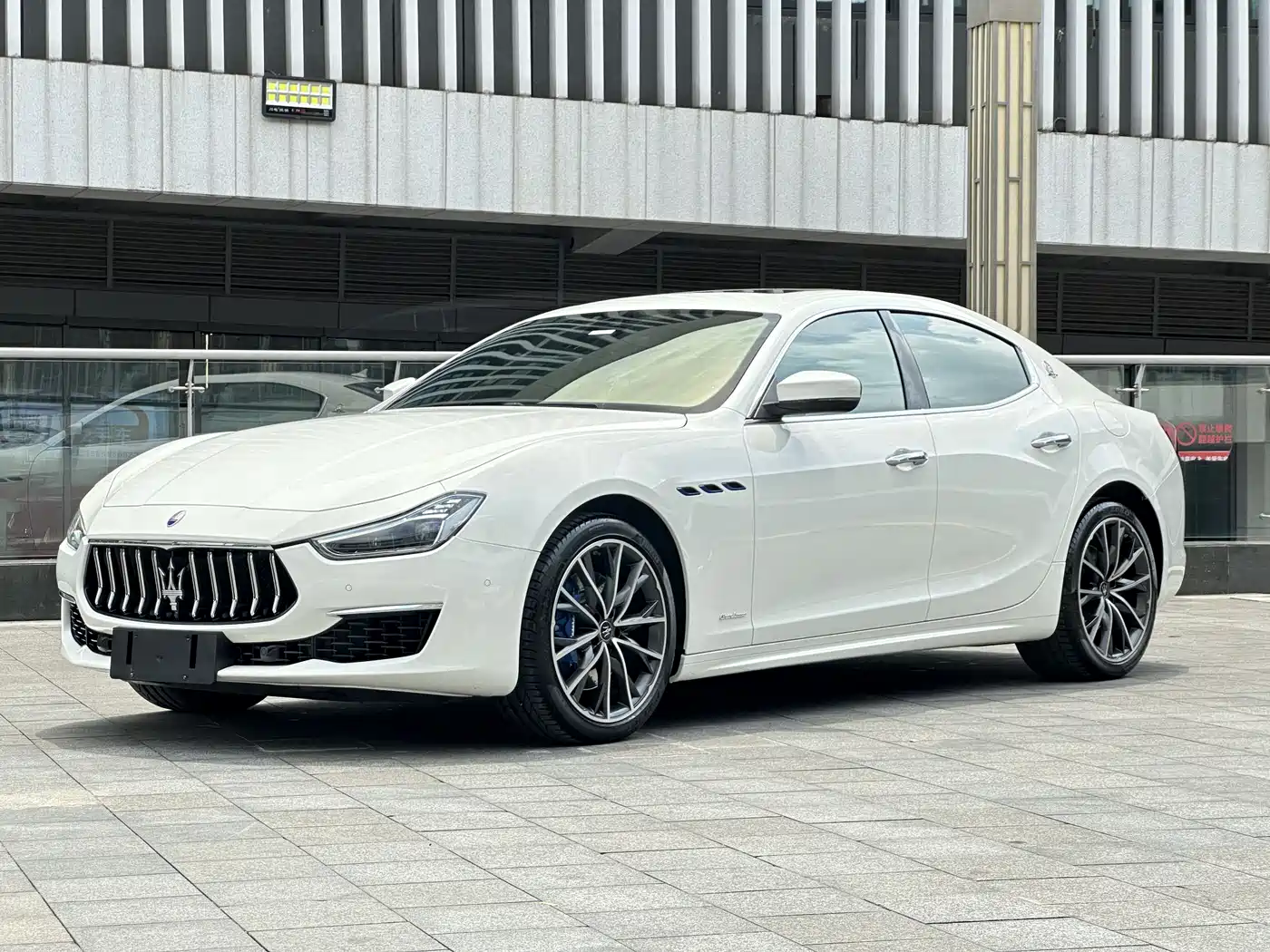 MASERATI GHIBLI
