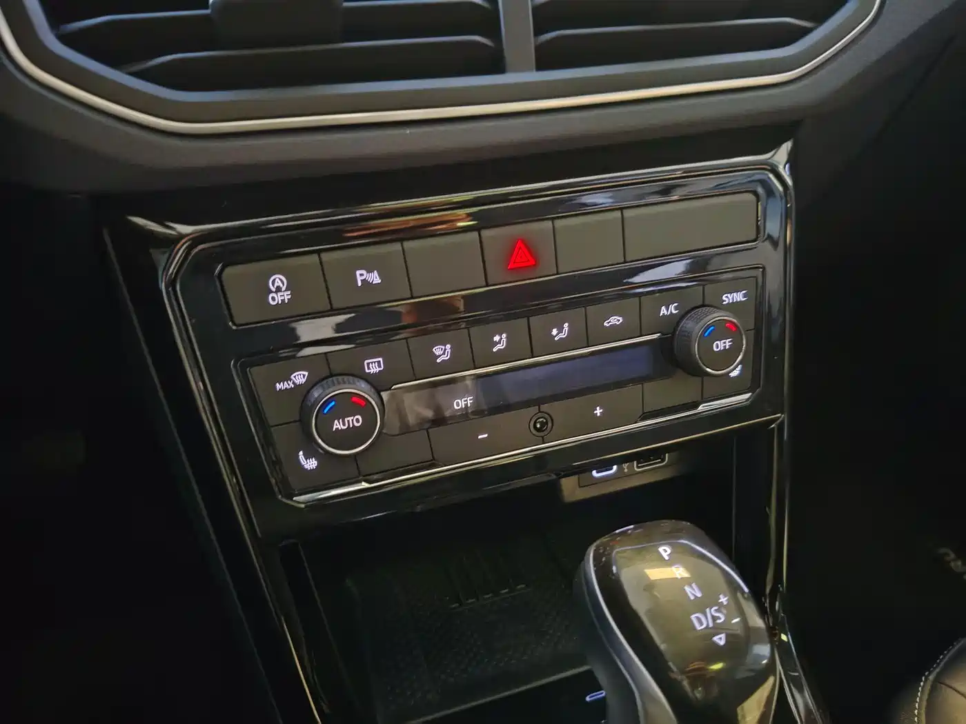 Volkswagen Tharu 2025 New Edge 300TSI Enjoyment Edition фото 10