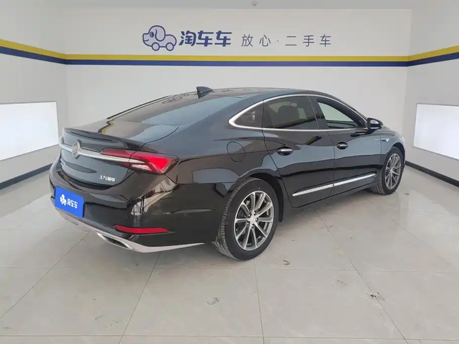 Photo 3 - Buick LaCrosse
