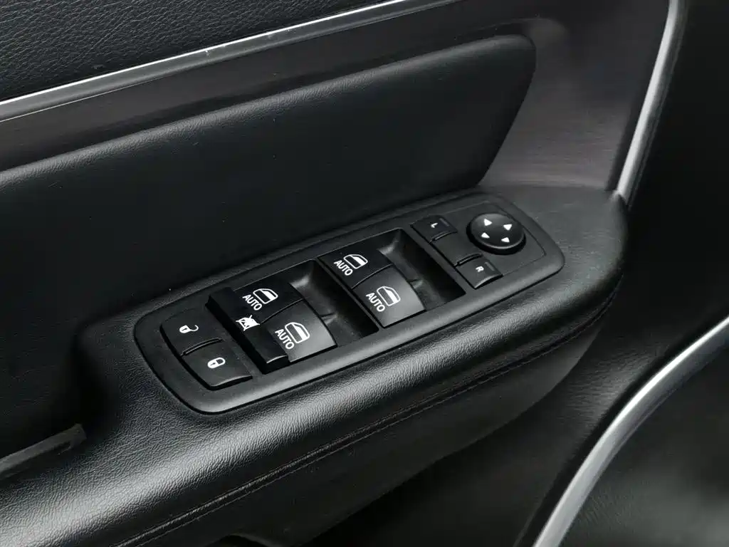 JEEP GRAND COMMANDER