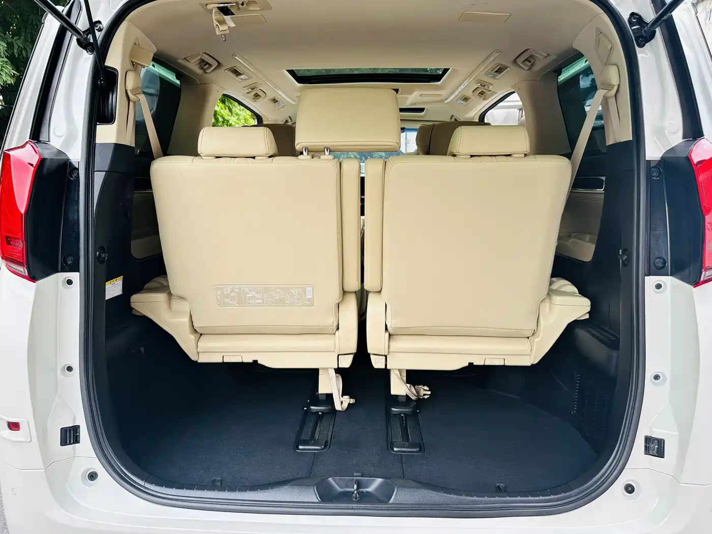Toyota Alphard 2021 Hybrid 2.5L Ultimate фото 23
