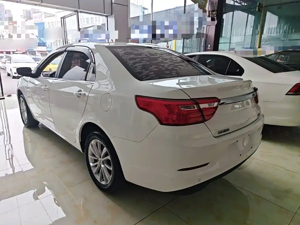 Фото 5 - Geely Vision