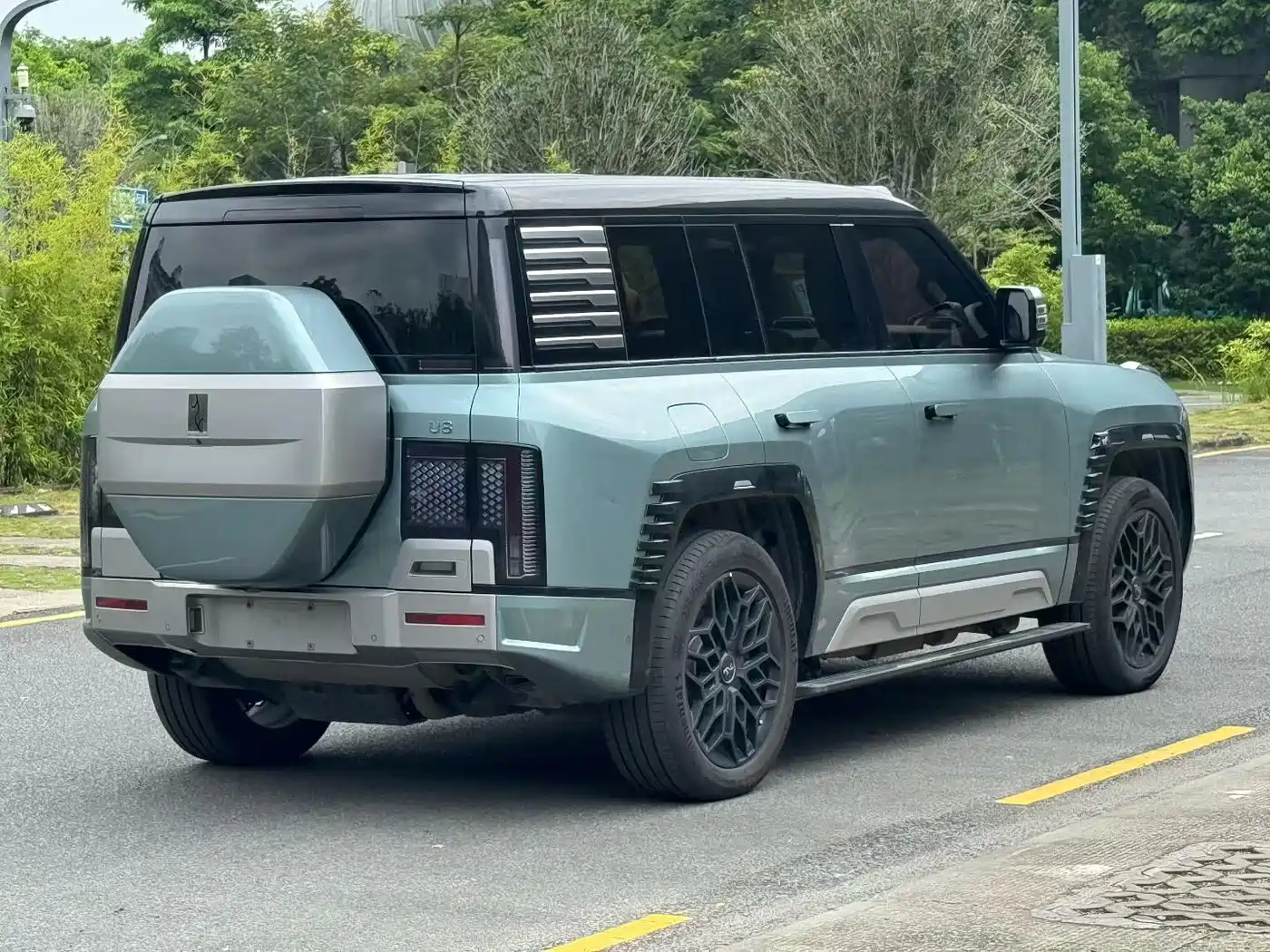 2024 Yangwang U8
