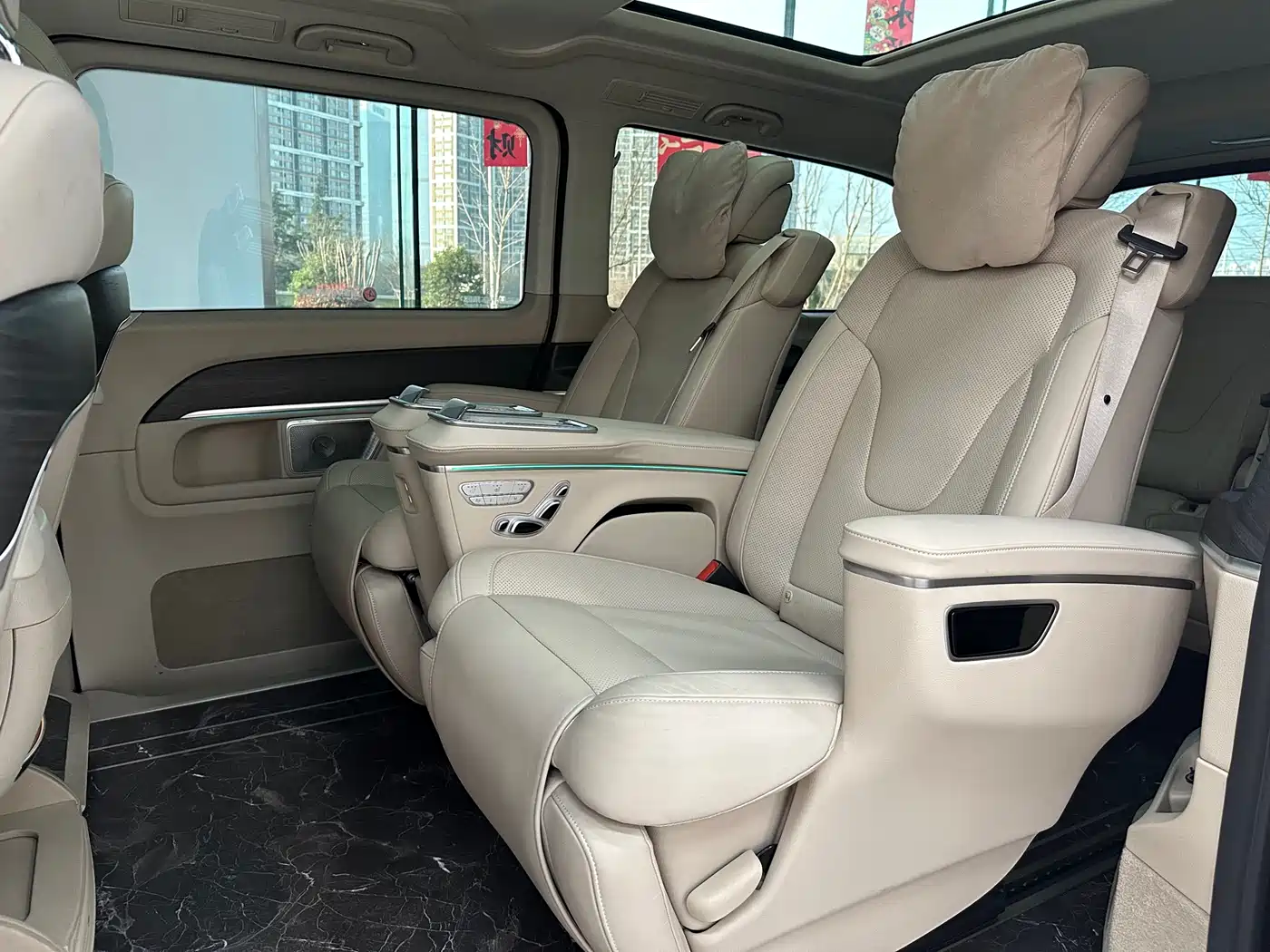 Mercedes-Benz V-Class 2024 V 300 L Long Wheelbase Luxury Edition фото 20