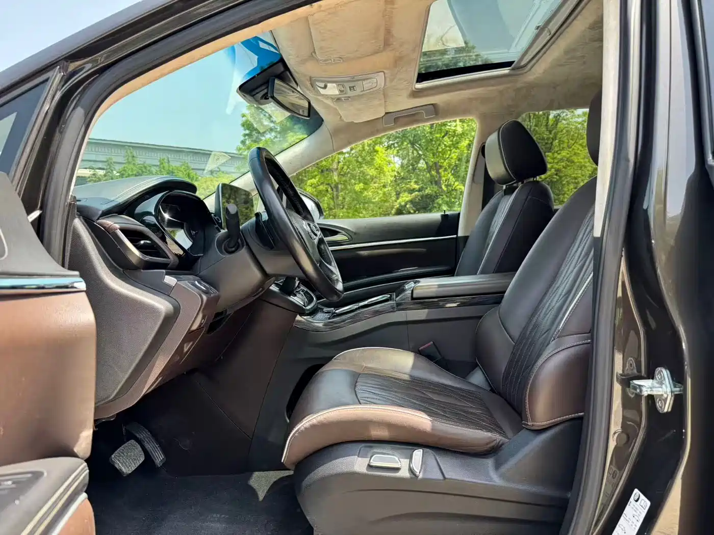 Buick GL8 2021 Land Business Class 652T Luxury фото 3