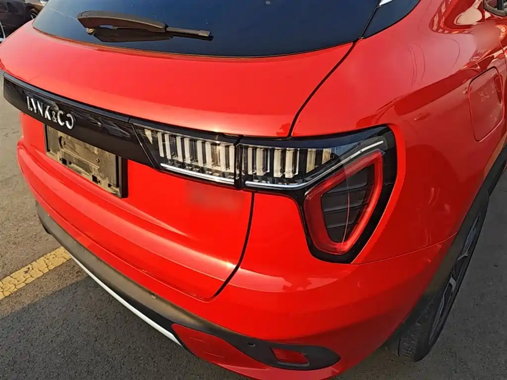 Lynk & Co 01 2017 2.0T AWD Pro фото 8