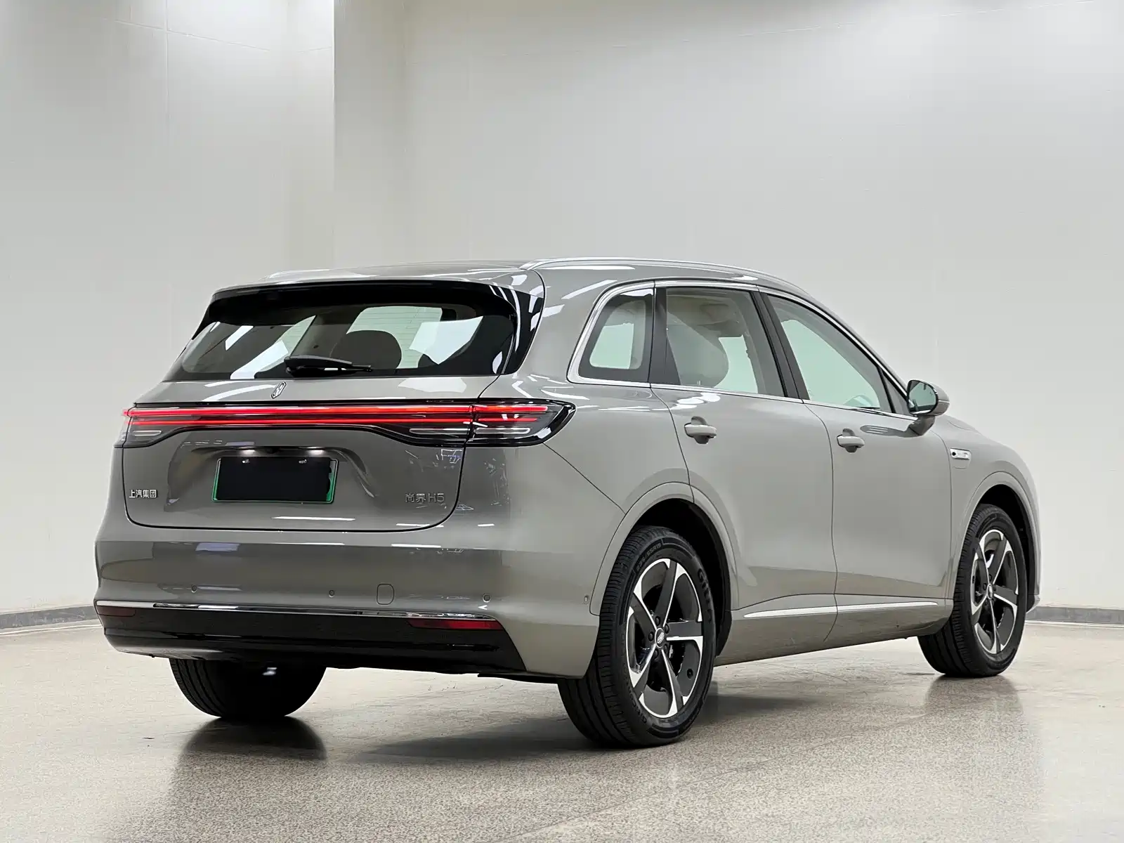 Photo 6 - Shangjie SUV