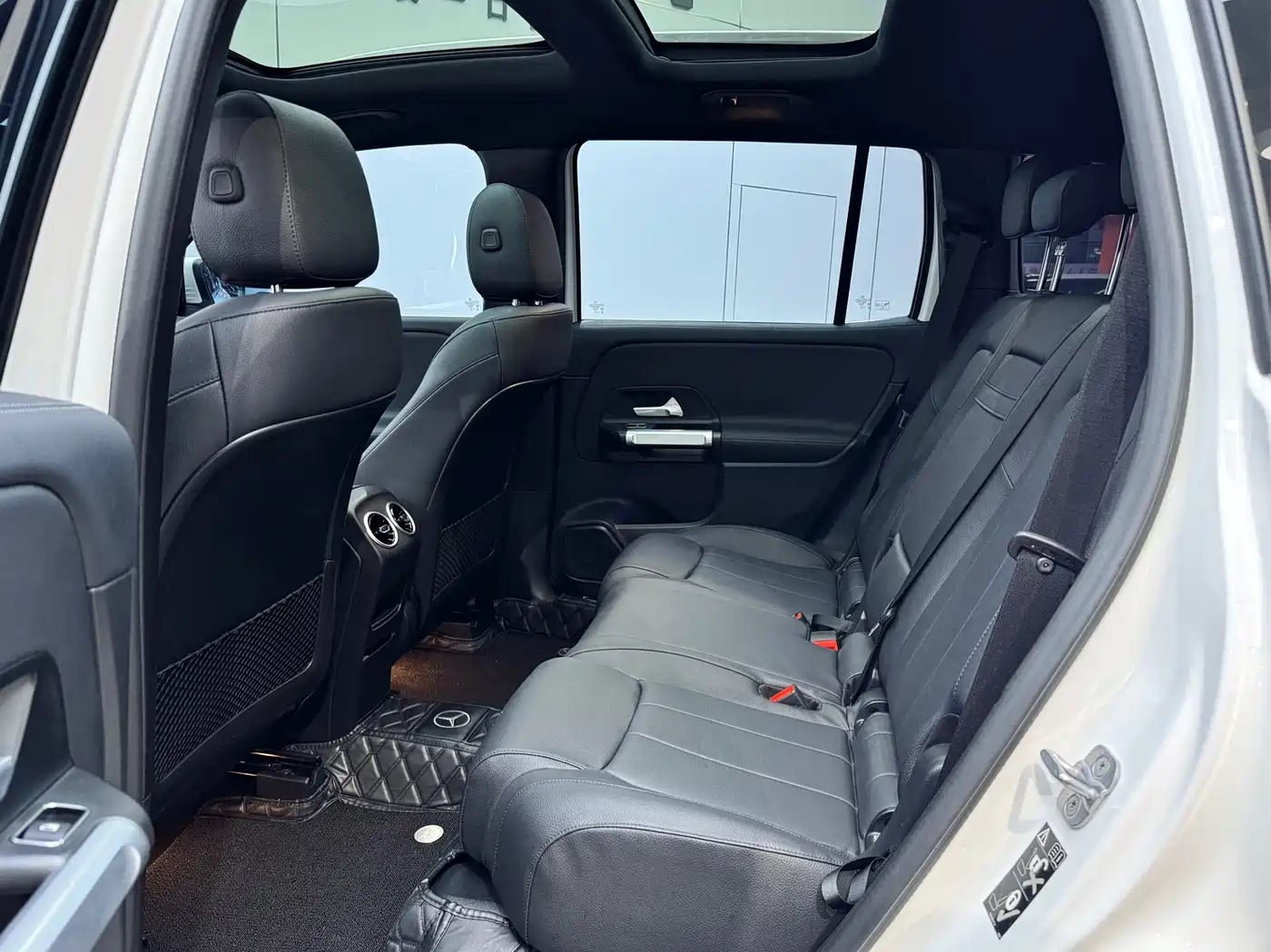 MERCEDES-BENZ GLB