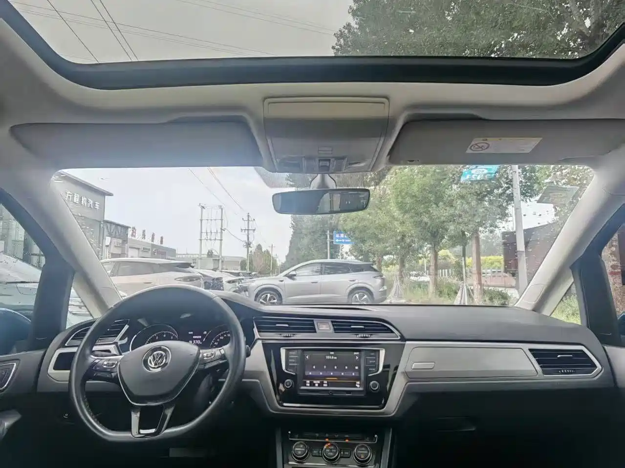 Фото 7 - Volkswagen Touran