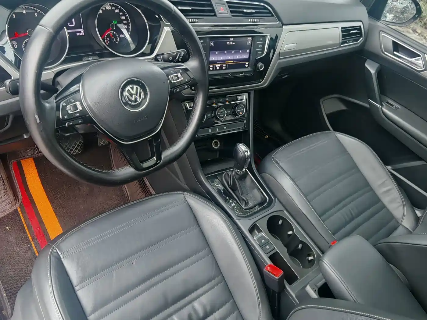 Фото 9 - Volkswagen Touran