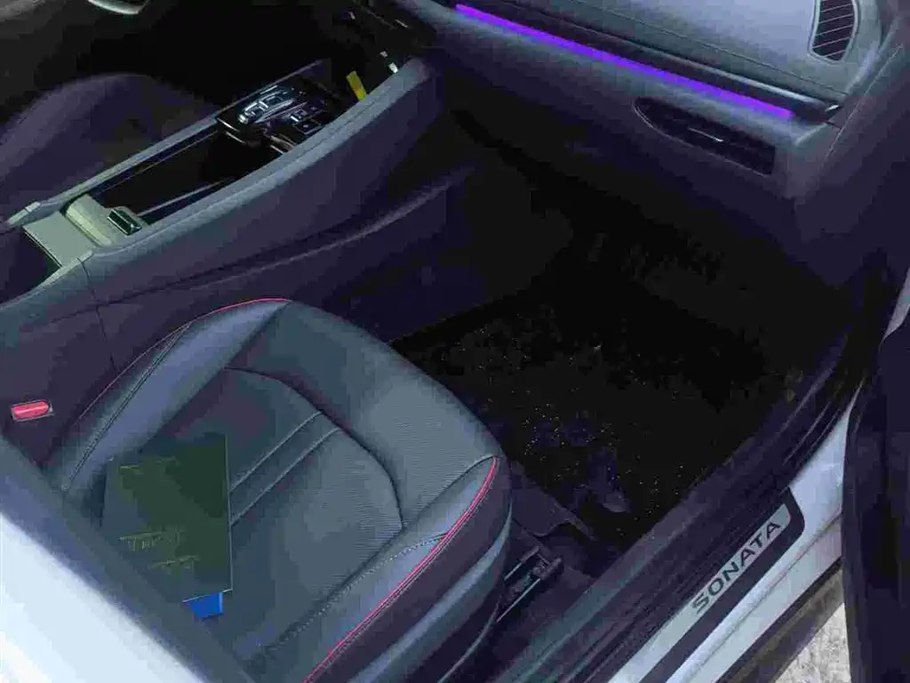 Photo 6 - Hyundai Sonata