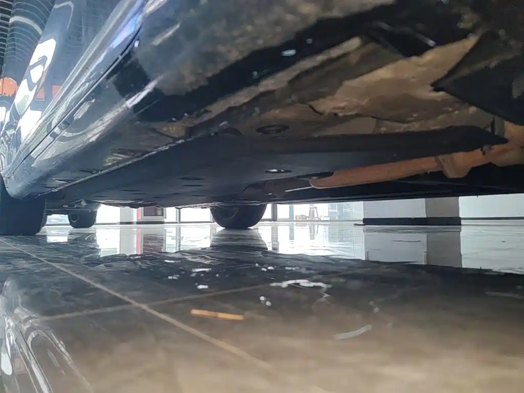 Hongqi H9 2023 Model 2.0T Smart Connect Flagship Edition фото 2