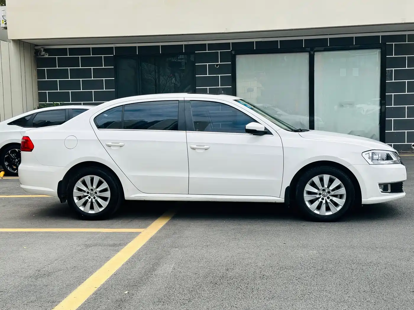 Volkswagen Lavida 2013 Facelift Classic 1.6L Automatic Comfort фото 4