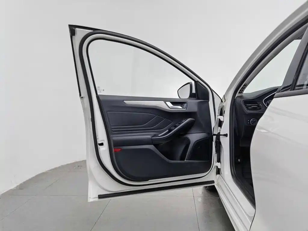 Фото 8 - Ford Focus
