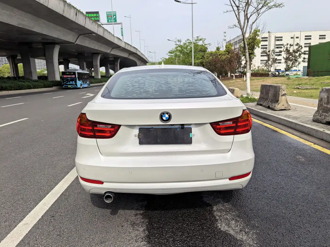 BMW 3 Series GT 2014 320i Leading Edition фото 18
