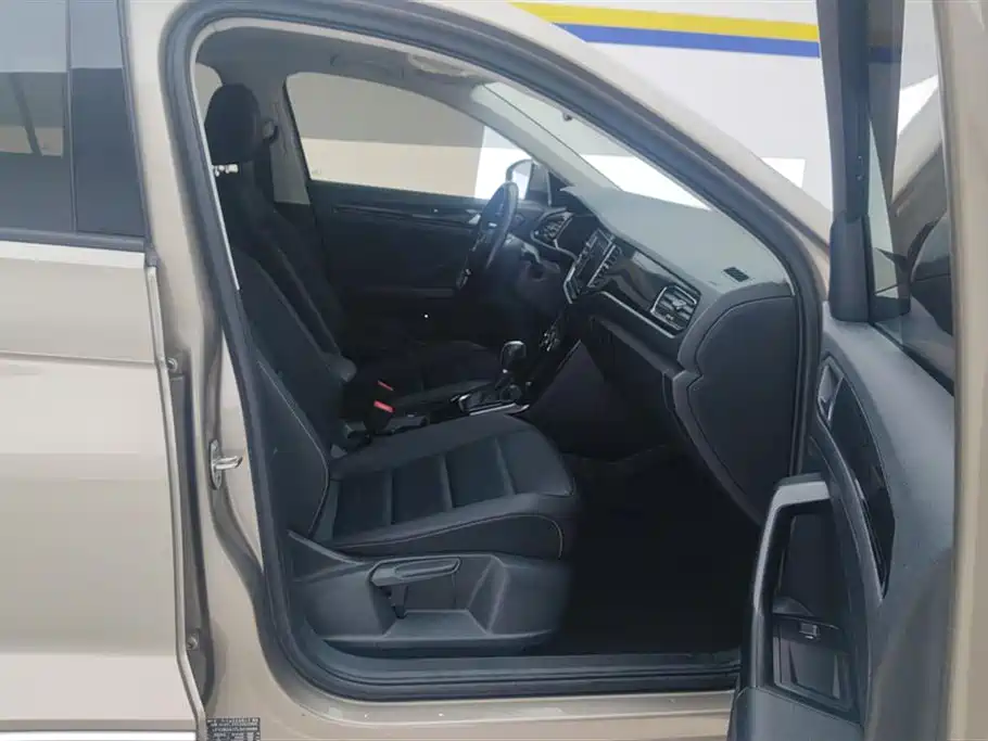 Volkswagen T-ROC 2020 280TSI DSG 2WD Comfort фото 8