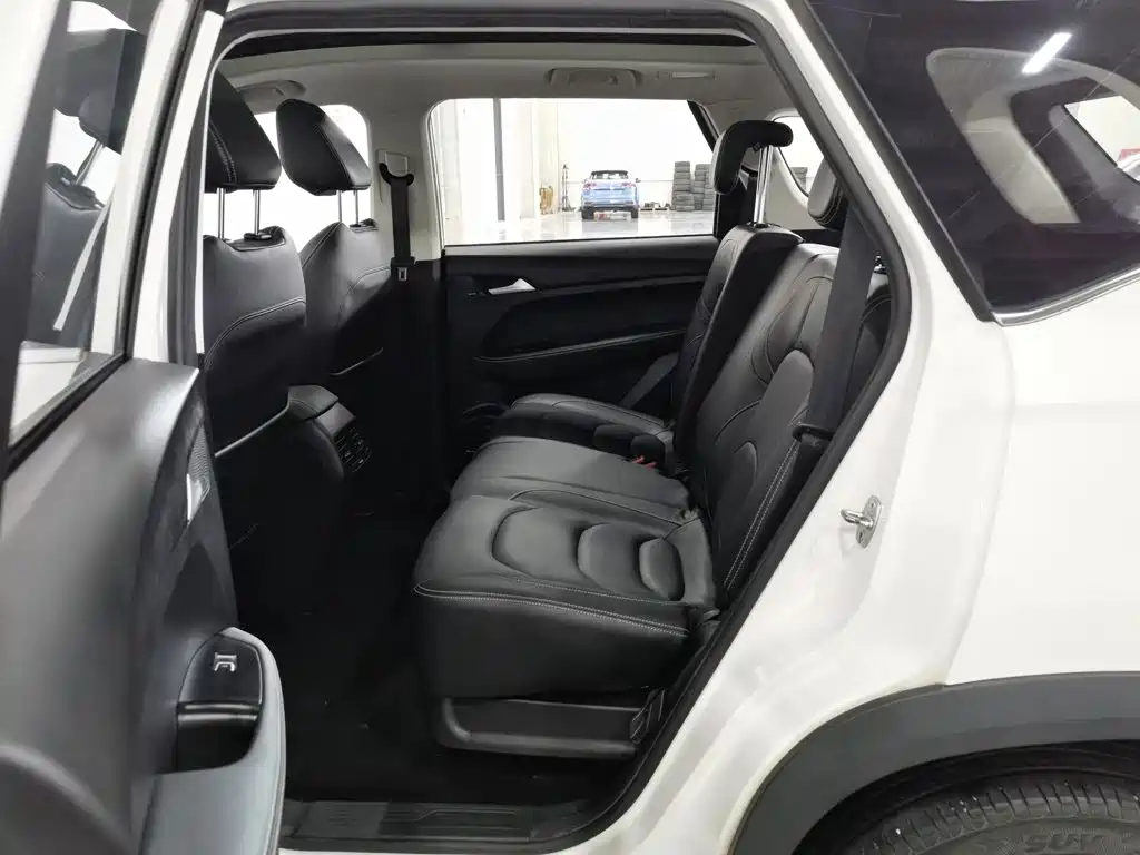 Baojun 530 2021 2021 Global Vehicle Anniversary Edition 1.5T CVT Premium Connected 7-seater