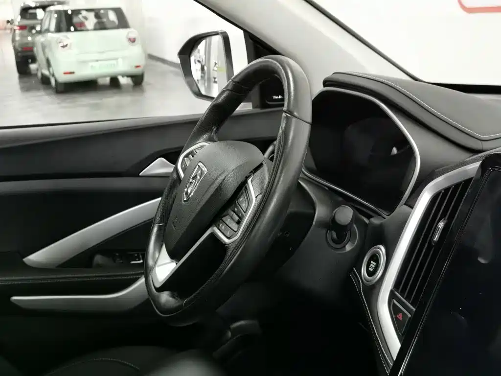 Baojun 530 2021 2021 Global Vehicle Anniversary Edition 1.5T CVT Premium Connected 7-seater