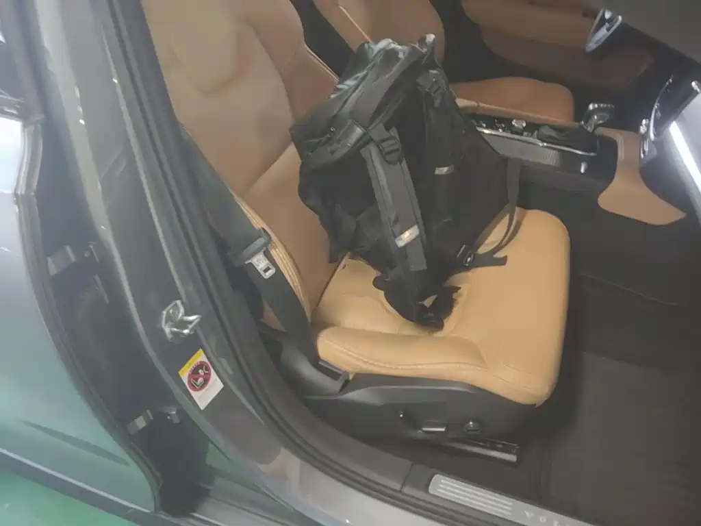 Фото 25 - Volvo V90