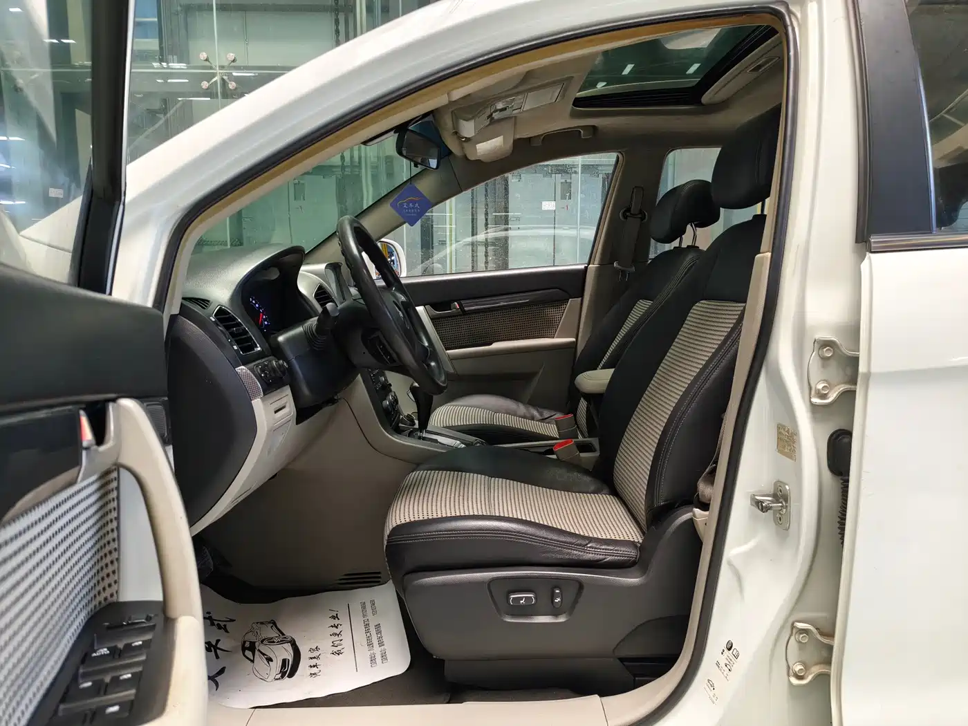 Chevrolet Captiva 2013 2012 Model 2.4L 2WD Urban Edition 5-Seater