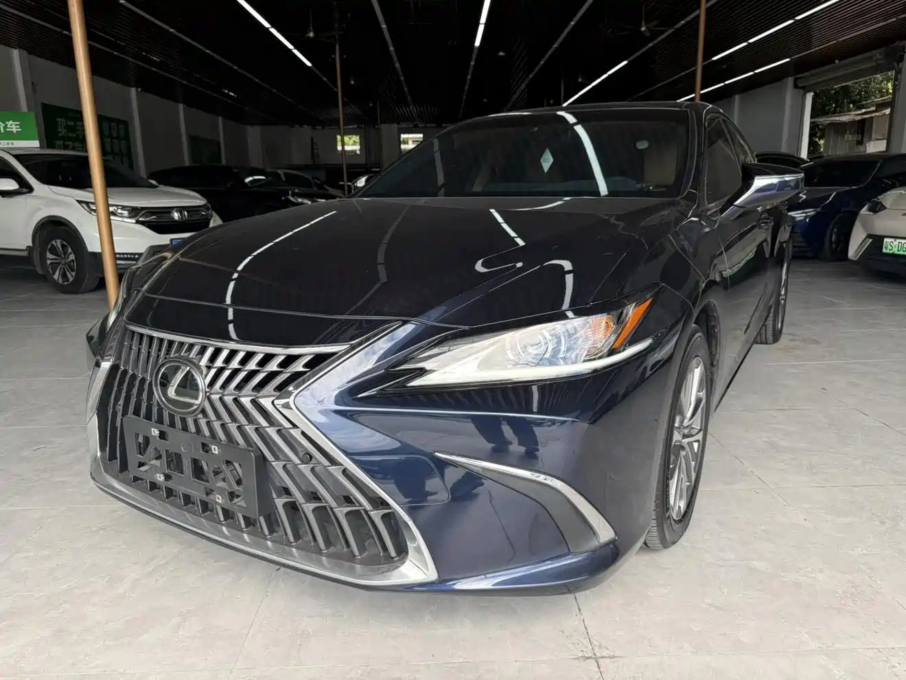 Фото 1 - Lexus ES