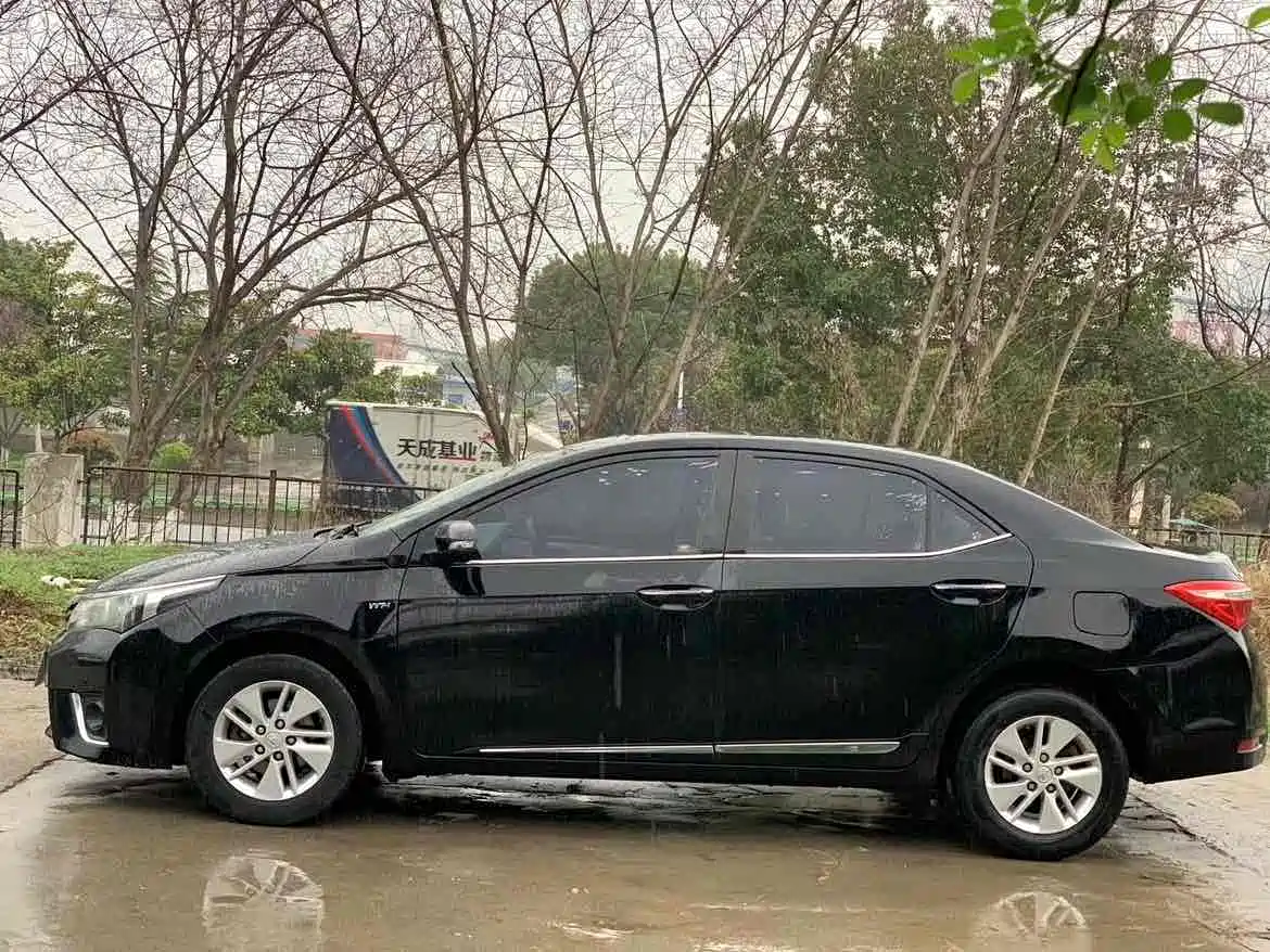 Toyota Corolla 2014 1.6L CVT GL-i фото 4