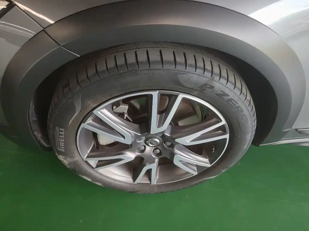 Фото 23 - Volvo V90