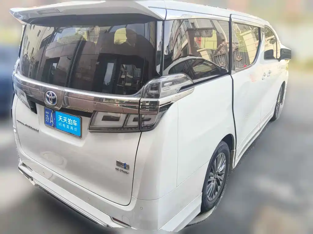 Фото 2 - Toyota Vellfire