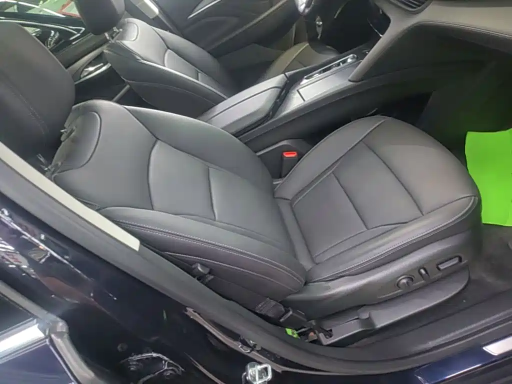 Buick Enclave 2023 2022 652T 2WD Premium 7-Seater