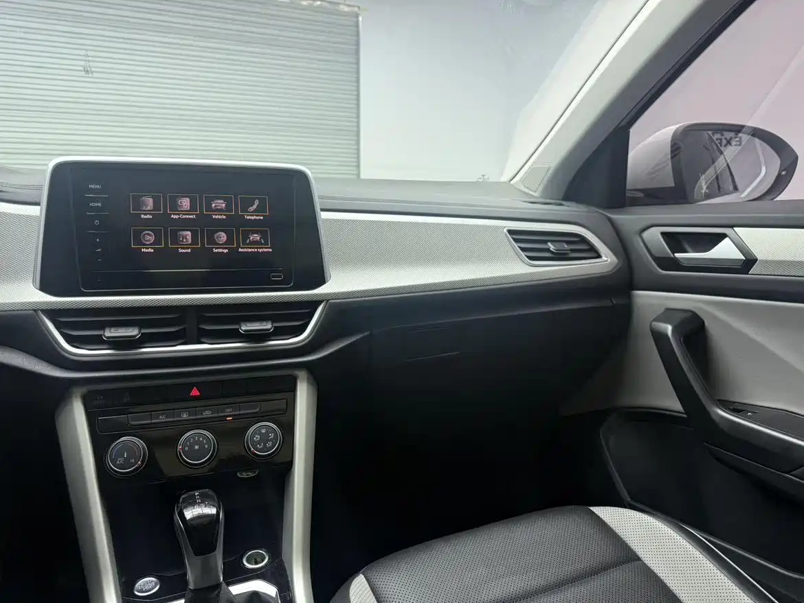 VOLKSWAGEN T ROC EXPLORING SONGS