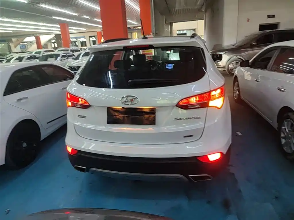 Hyundai Santa Fe 2015 2.4L Automatic 4WD Smart 5-seater фото 6