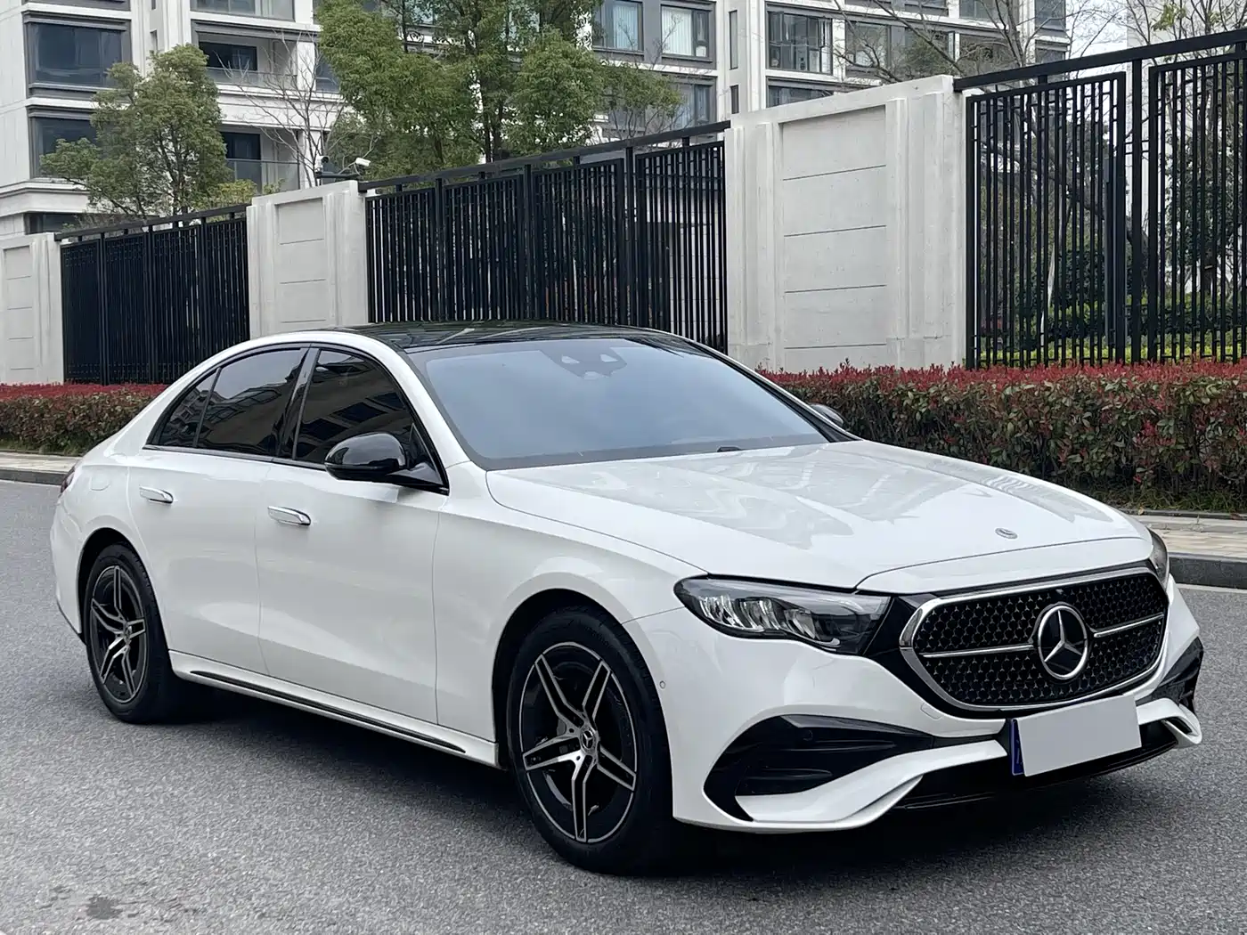 MERCEDES-BENZ E-CLASS (IMPORTED)