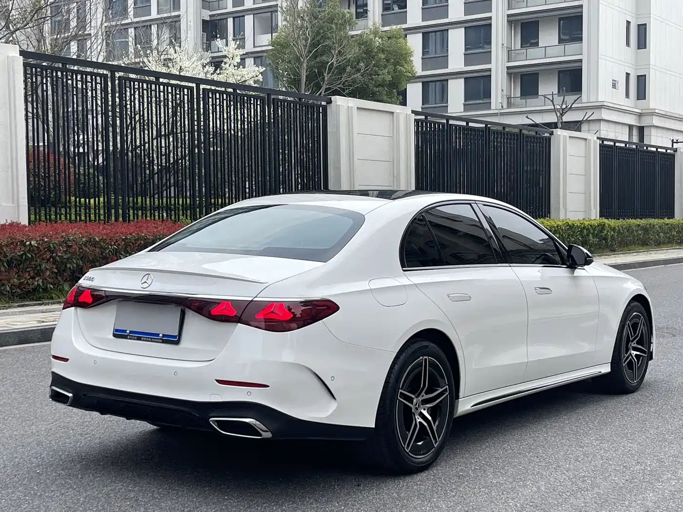 MERCEDES-BENZ E-CLASS (IMPORTED)