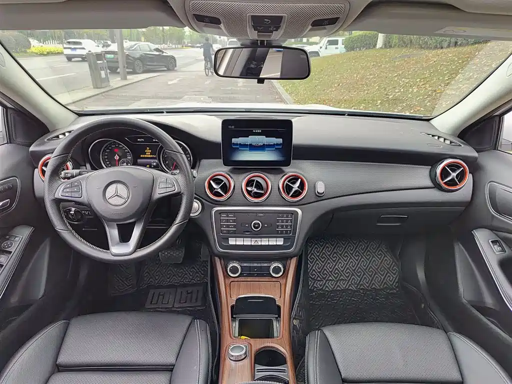 Mercedes-Benz GLA 2018 GLA 200 Dynamic фото 10