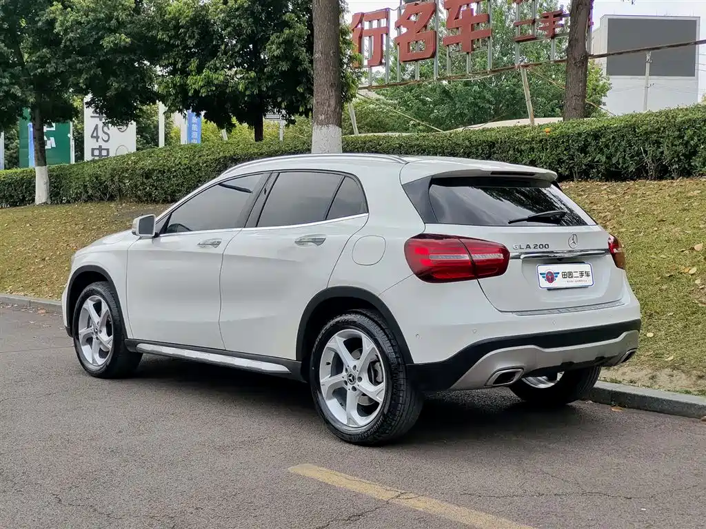 Mercedes-Benz GLA 2018 GLA 200 Dynamic фото 4