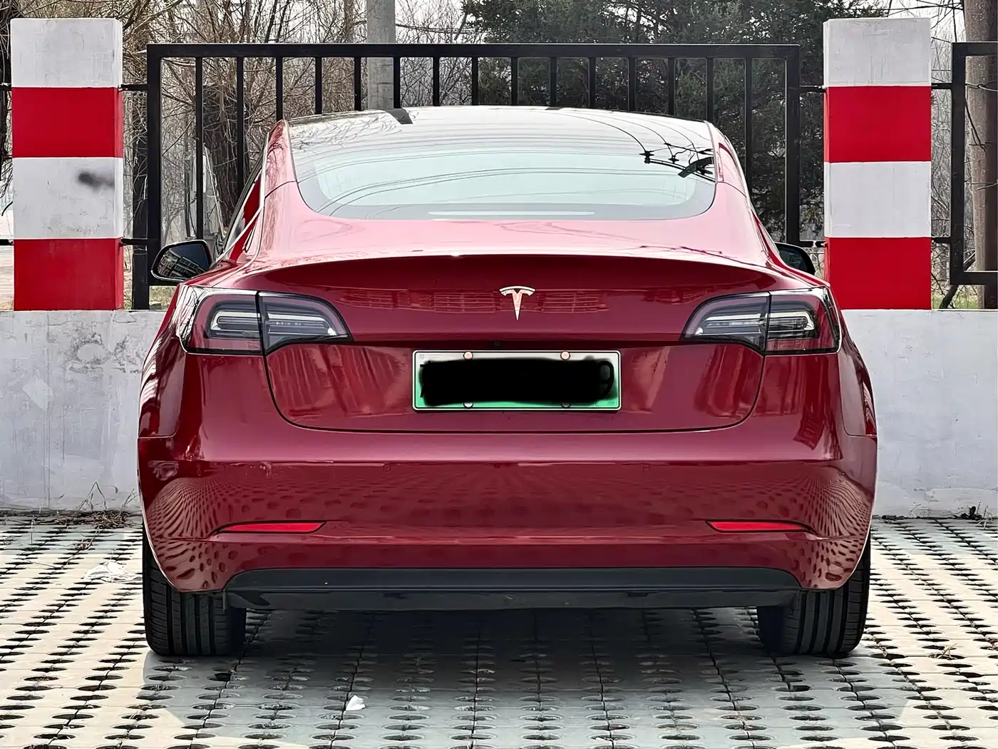 TESLA MODEL 3