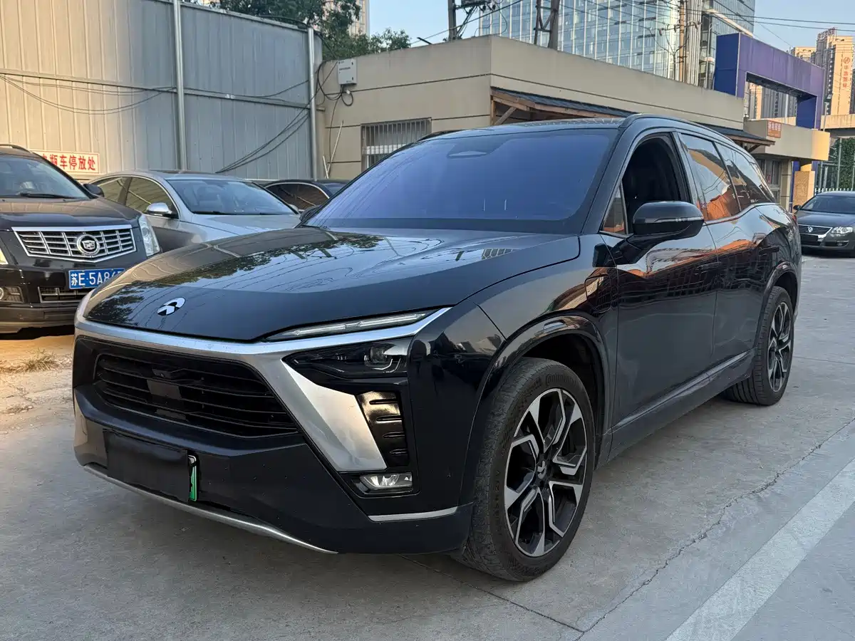 Фото 1 - NIO ES8