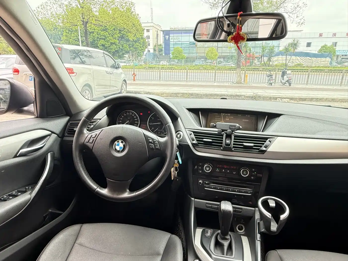 BMW X1 2013 sDrive18i Leading фото 8