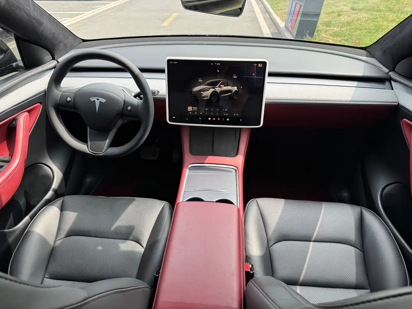 TESLA MODEL Y