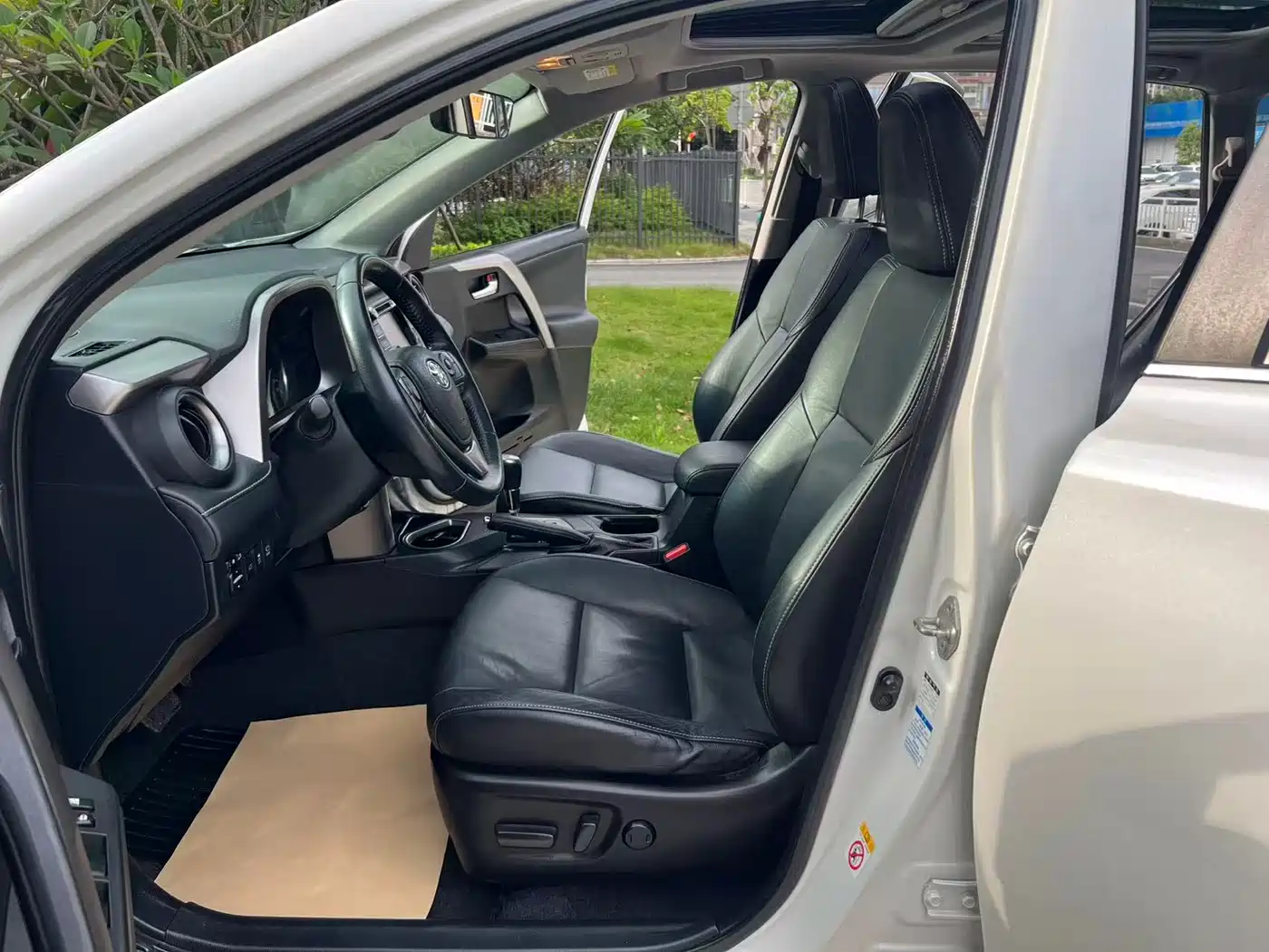 Toyota RAV4 Rongfang 2016 2.5L Automatic 4WD Premium фото 10