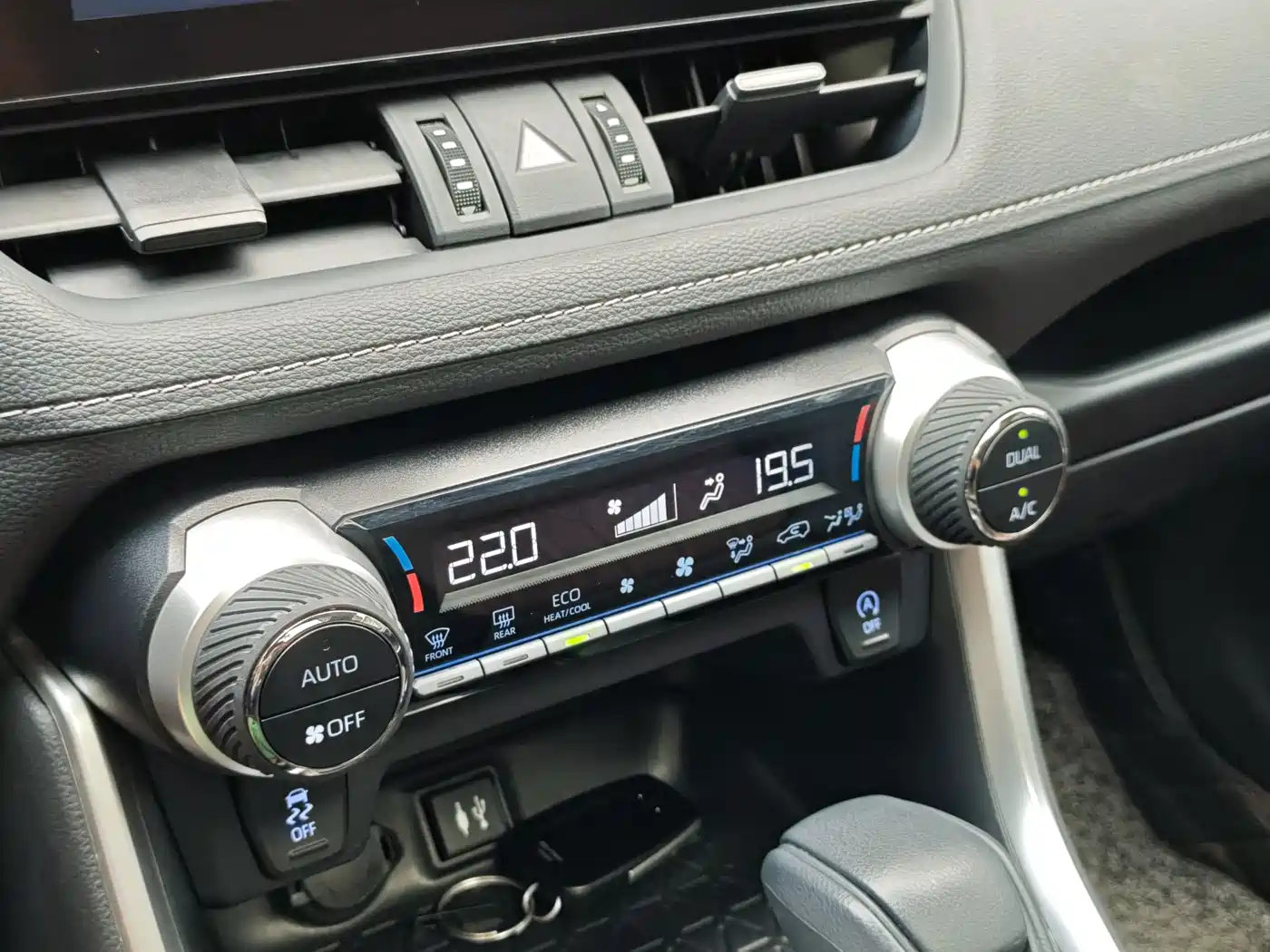 Toyota RAV4 Rongfang 2022 2.0L CVT 2WD Trend Edition фото 21