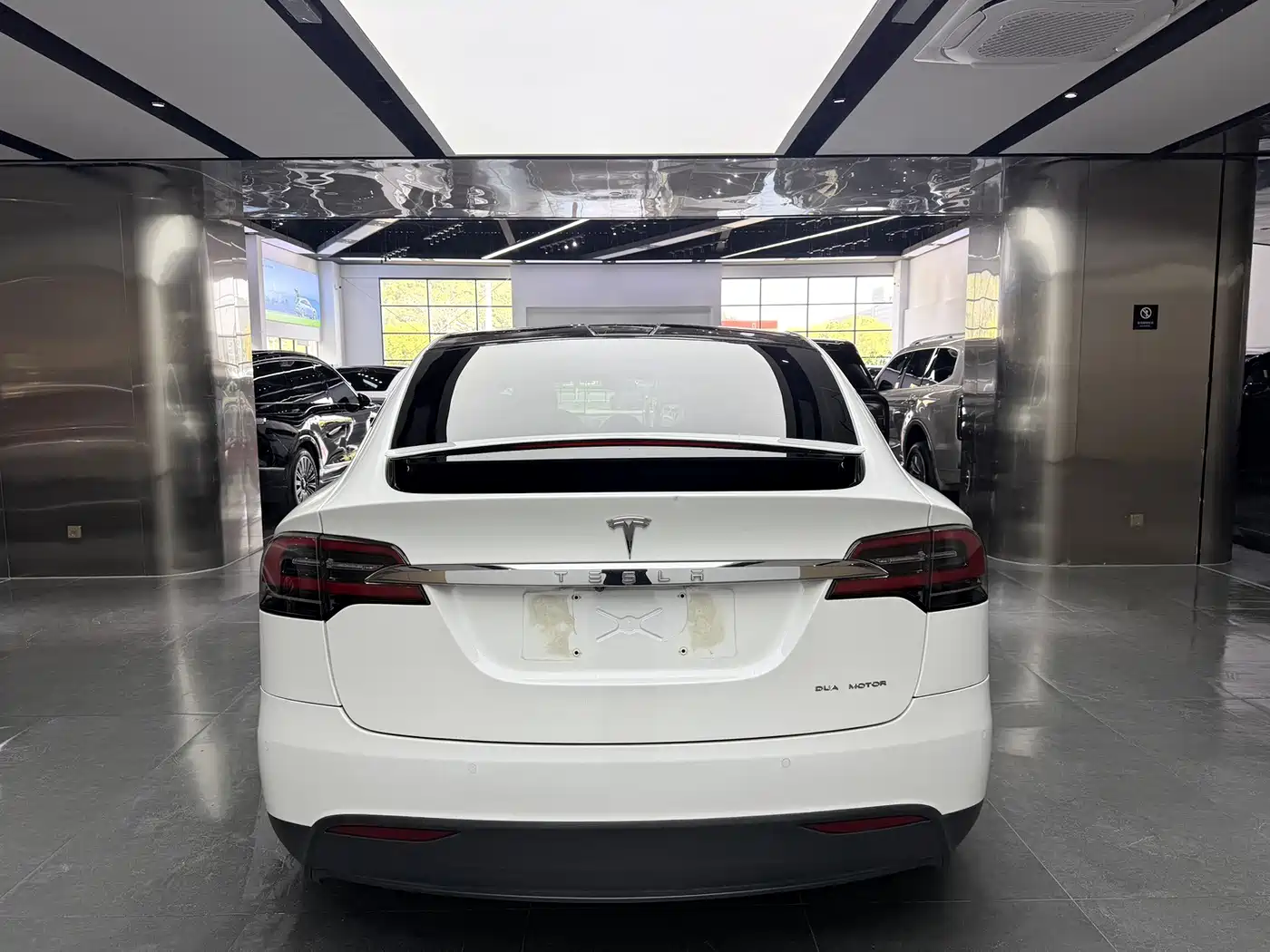 TESLA MODEL X