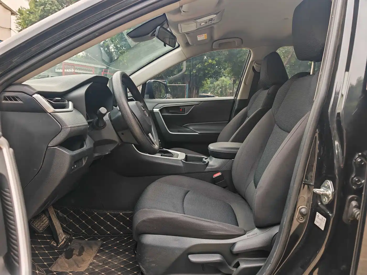 Toyota RAV4 Rongfang 2022 2.0L CVT 2WD Urban Edition фото 10