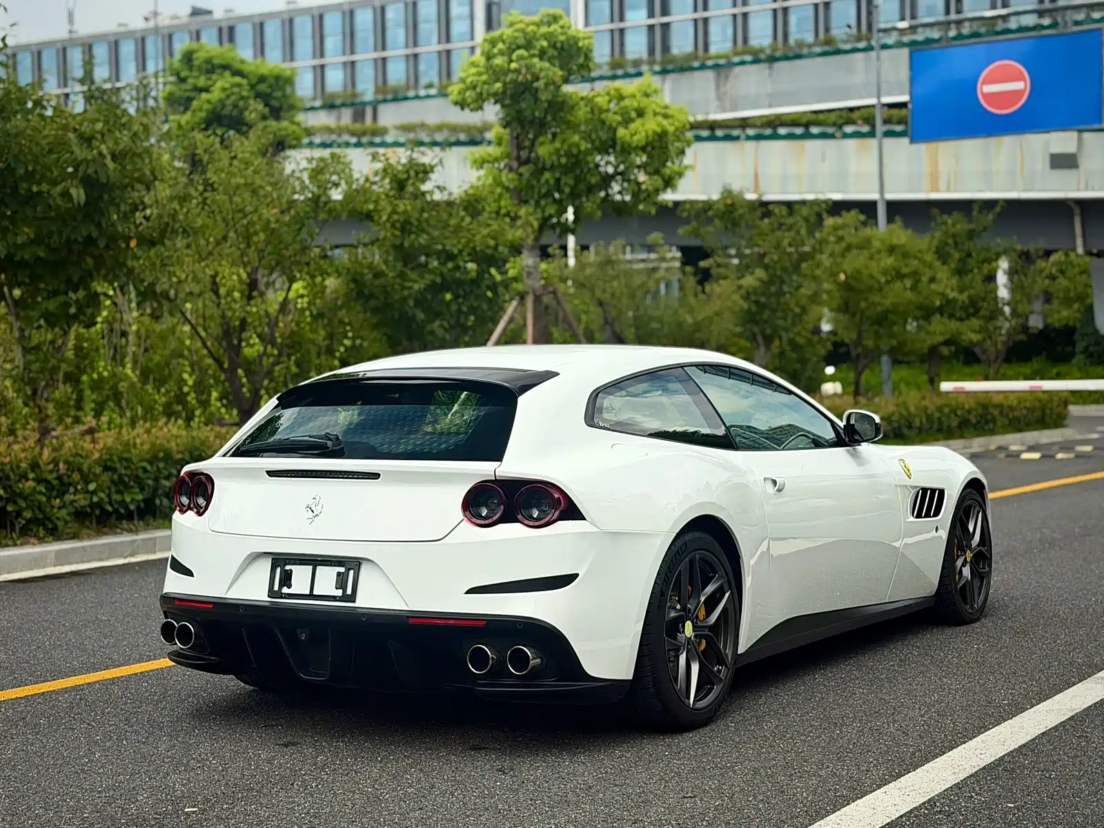 Photo 6 - Ferrari GTC4Lusso