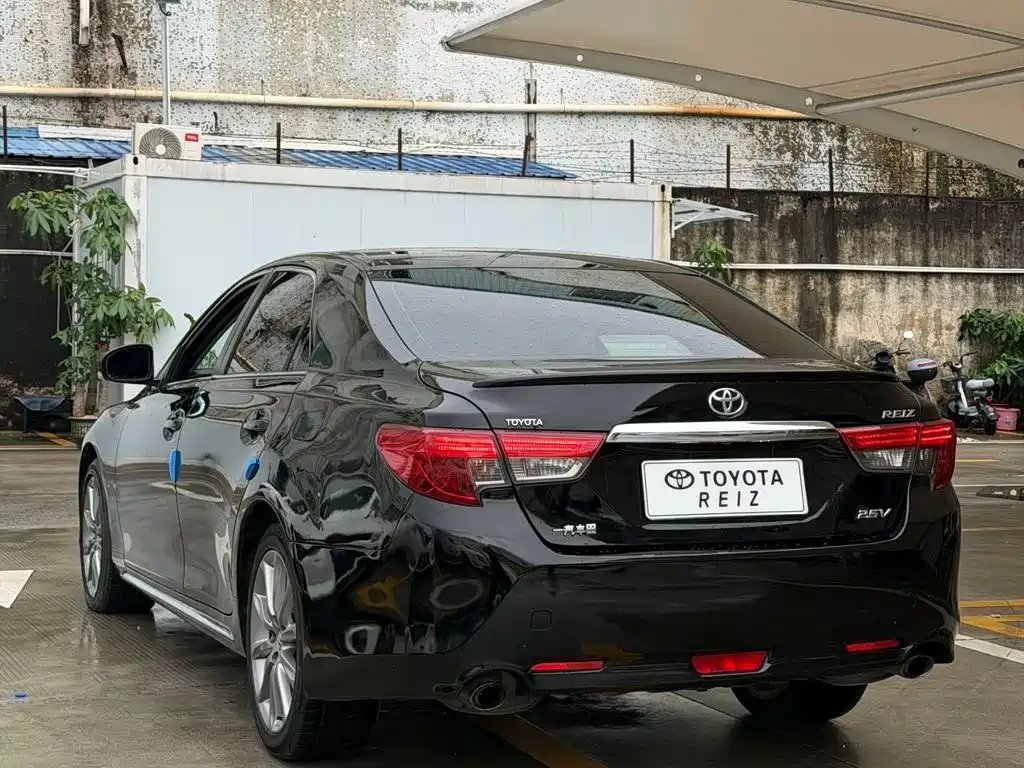 Toyota Reiz 2016 2013 2.5V Premium Edition