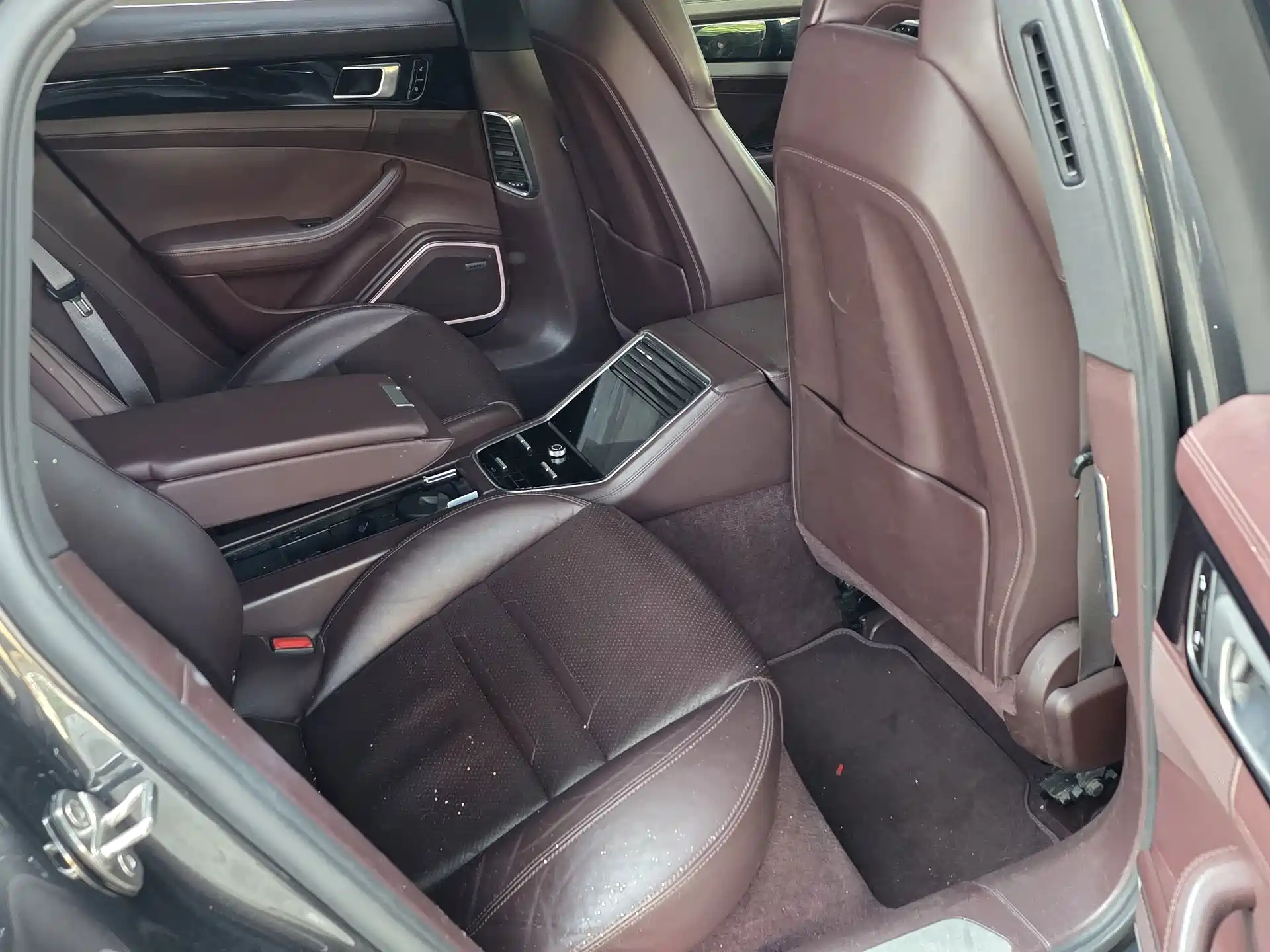 Photo 8 - Porsche Panamera New Energy