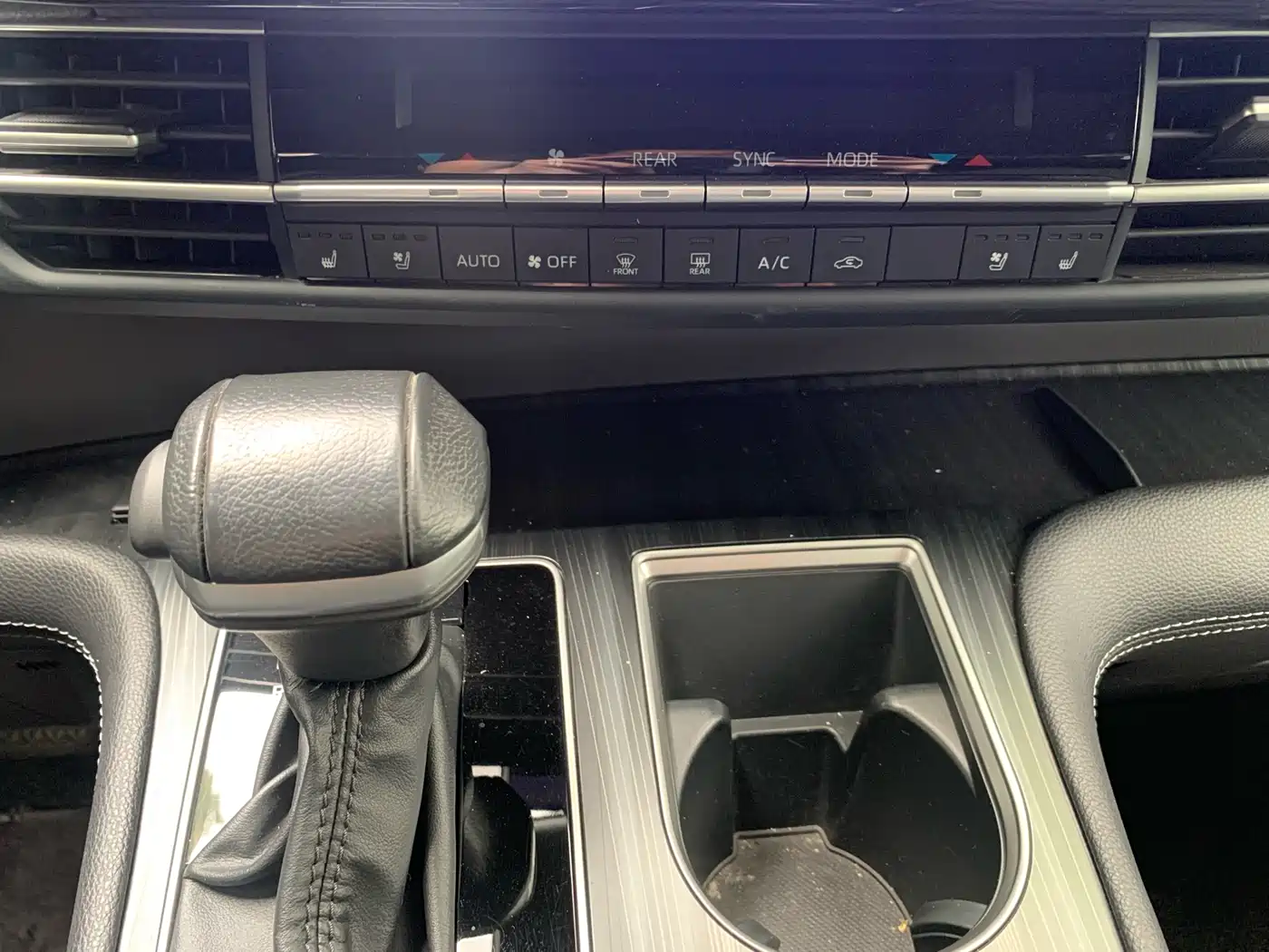 Toyota Sienna 2023 2.5L Hybrid Premium Edition фото 20