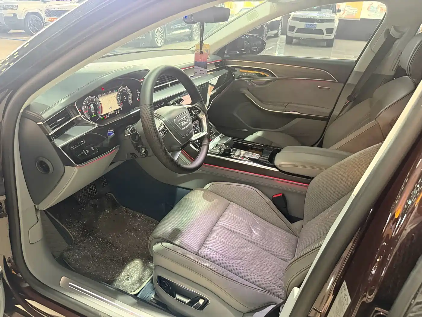 Photo 4 - Audi A8