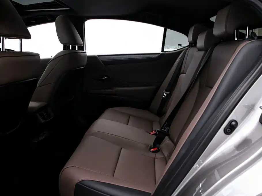 Lexus ES 2026 2025 200 Ultimate Edition